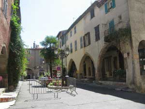 Place des Arcades Biot